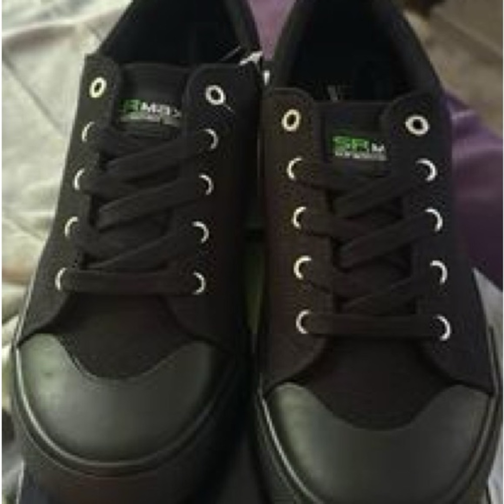 Non slip sneakers